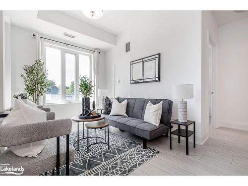 215-1 Hume Street, Collingwood, ON - Indoor Photo Showing Living Room