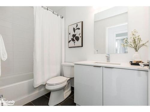 215-1 Hume Street, Collingwood, ON - Indoor Photo Showing Bathroom