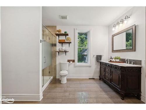 2605 42 County Road, Clearview, ON - Indoor Photo Showing Bathroom