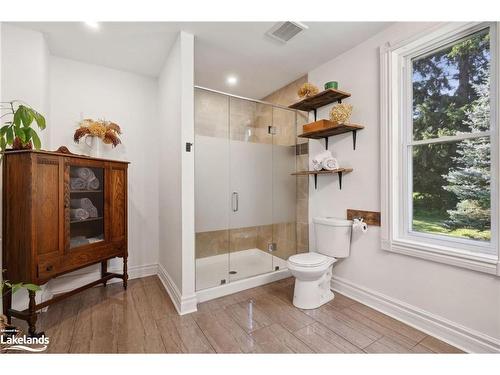 2605 42 County Road, Clearview, ON - Indoor Photo Showing Bathroom