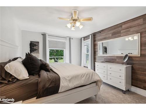 2605 42 County Road, Clearview, ON - Indoor Photo Showing Bedroom