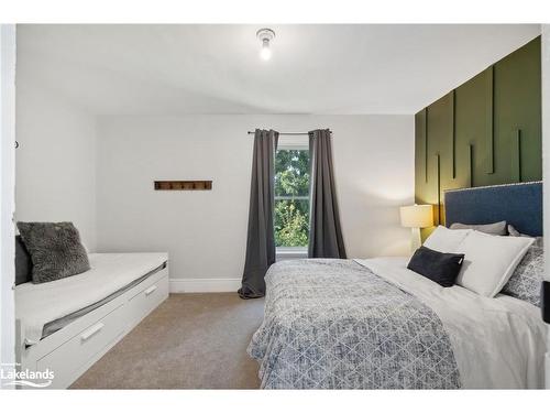 2605 42 County Road, Clearview, ON - Indoor Photo Showing Bedroom