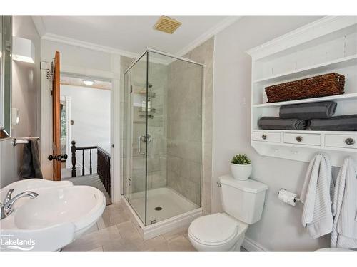 2605 42 County Road, Clearview, ON - Indoor Photo Showing Bathroom