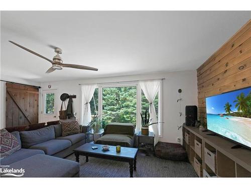 1358 North Shore Road, Haliburton, ON - Indoor Photo Showing Living Room