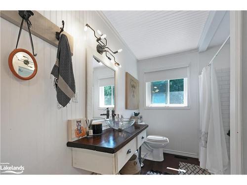 1358 North Shore Road, Haliburton, ON - Indoor Photo Showing Bathroom