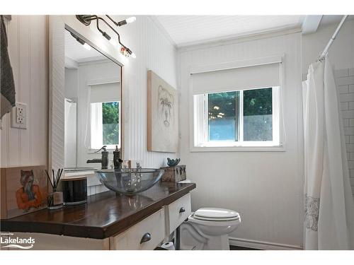 1358 North Shore Road, Haliburton, ON - Indoor Photo Showing Bathroom