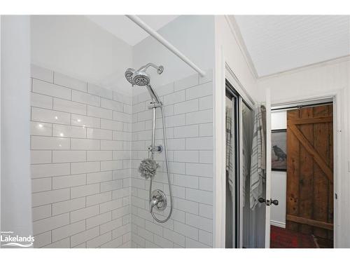 1358 North Shore Road, Haliburton, ON - Indoor Photo Showing Bathroom