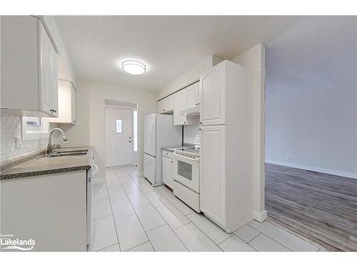 42 Courtice Crescent, Collingwood, ON - Indoor Photo Showing Kitchen