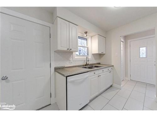 42 Courtice Crescent, Collingwood, ON - Indoor Photo Showing Kitchen With Double Sink