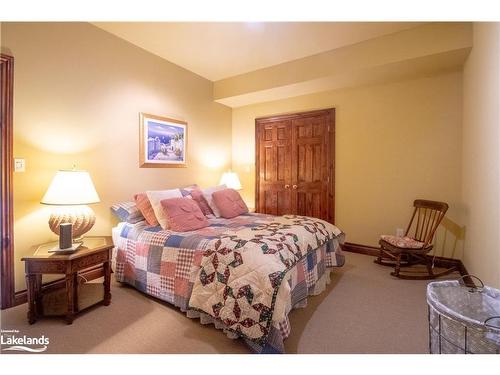 1024 Grainger Grove Road, Lake Of Bays, ON - Indoor Photo Showing Bedroom