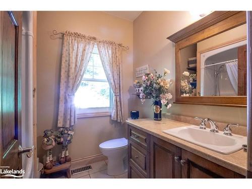 1024 Grainger Grove Road, Lake Of Bays, ON - Indoor Photo Showing Bathroom