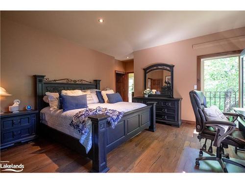 1024 Grainger Grove Road, Lake Of Bays, ON - Indoor Photo Showing Bedroom