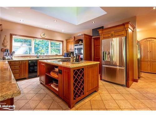 1024 Grainger Grove Road, Lake Of Bays, ON - Indoor Photo Showing Kitchen