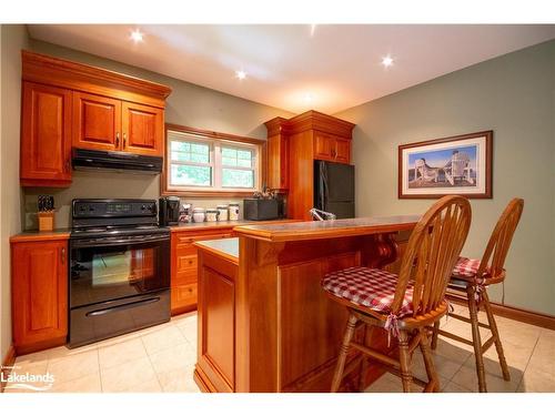 1024 Grainger Grove Road, Lake Of Bays, ON - Indoor Photo Showing Kitchen