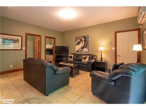 1024 Grainger Grove Road, Lake Of Bays, ON - Indoor Photo Showing Living Room