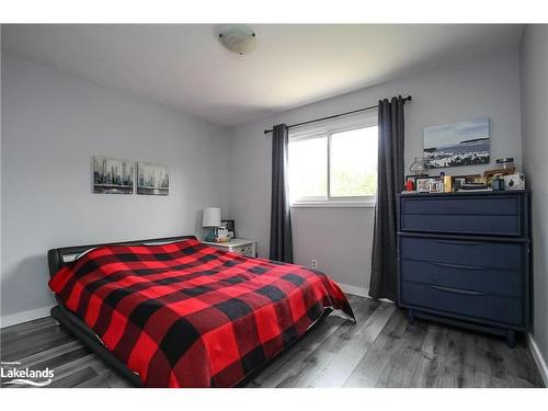 657 Oak Street, Collingwood, ON - Indoor Photo Showing Bedroom