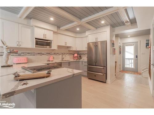 208-10 Coveside Drive, Huntsville, ON - Indoor Photo Showing Kitchen With Upgraded Kitchen