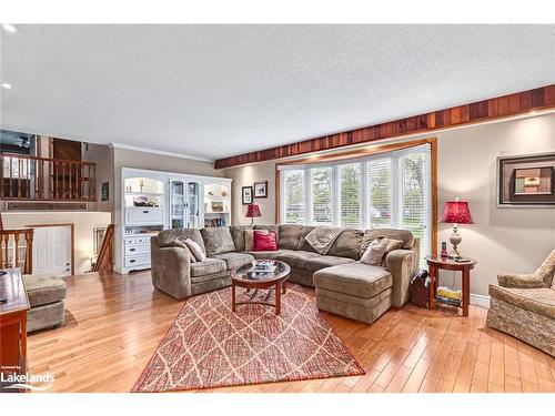 239 Oxbow Park Drive, Wasaga Beach, ON - Indoor Photo Showing Living Room