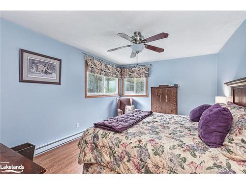 239 Oxbow Park Drive, Wasaga Beach, ON - Indoor Photo Showing Bedroom