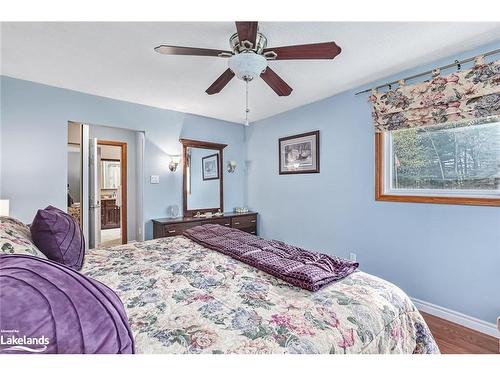 239 Oxbow Park Drive, Wasaga Beach, ON - Indoor Photo Showing Bedroom