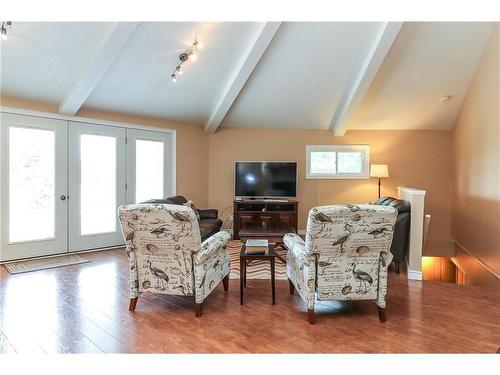 10 Sunset Court, Wasaga Beach, ON - Indoor Photo Showing Living Room