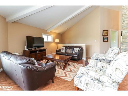 10 Sunset Court, Wasaga Beach, ON - Indoor Photo Showing Living Room