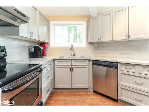 10 Sunset Court, Wasaga Beach, ON - Indoor Photo Showing Kitchen