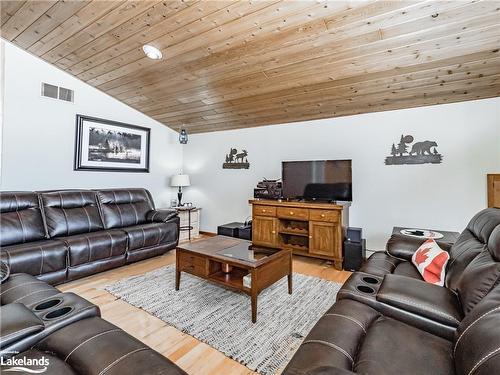 1094 Crumby Lake Drive, Dorset, ON - Indoor Photo Showing Living Room