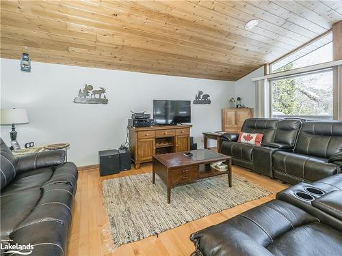 1094 Crumby Lake Drive, Dorset, ON - Indoor Photo Showing Living Room