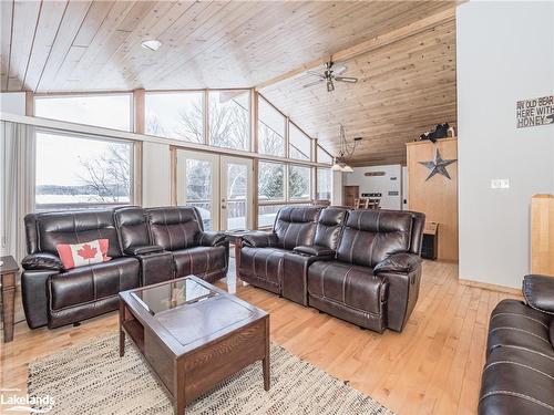 1094 Crumby Lake Drive, Dorset, ON - Indoor Photo Showing Living Room