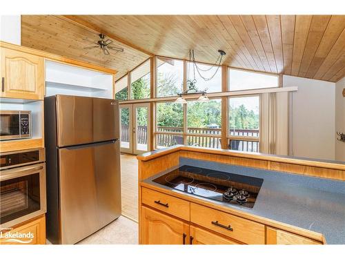 1094 Crumby Lake Drive, Dorset, ON - Indoor Photo Showing Kitchen