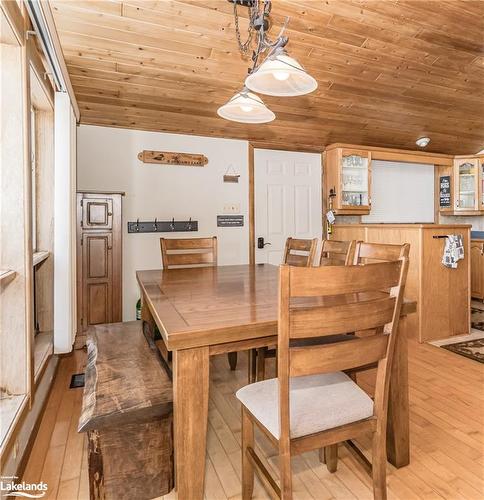 1094 Crumby Lake Drive, Dorset, ON - Indoor Photo Showing Dining Room