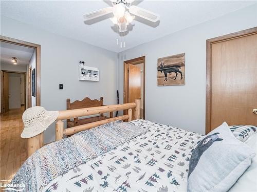 1094 Crumby Lake Drive, Dorset, ON - Indoor Photo Showing Bedroom