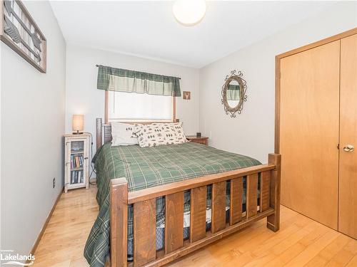 1094 Crumby Lake Drive, Dorset, ON - Indoor Photo Showing Bedroom