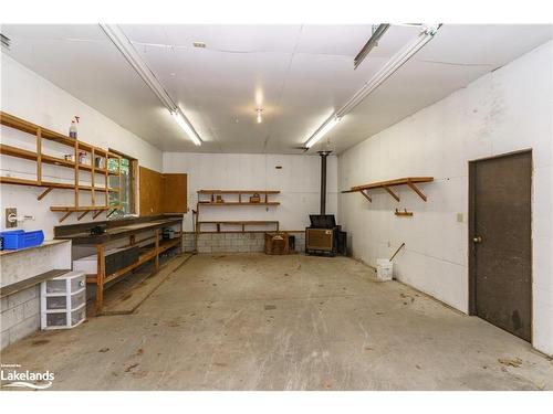 1094 Crumby Lake Drive, Dorset, ON - Indoor Photo Showing Garage