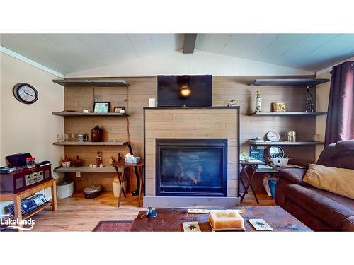 39 Northgate Road, Wasaga Beach, ON - Indoor Photo Showing Living Room With Fireplace