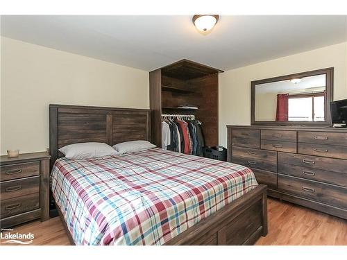 39 Northgate Road, Wasaga Beach, ON - Indoor Photo Showing Bedroom