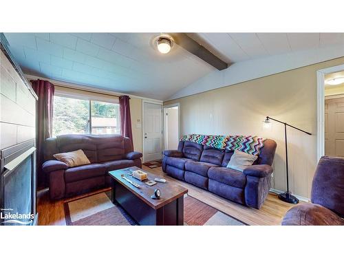 39 Northgate Road, Wasaga Beach, ON - Indoor Photo Showing Living Room