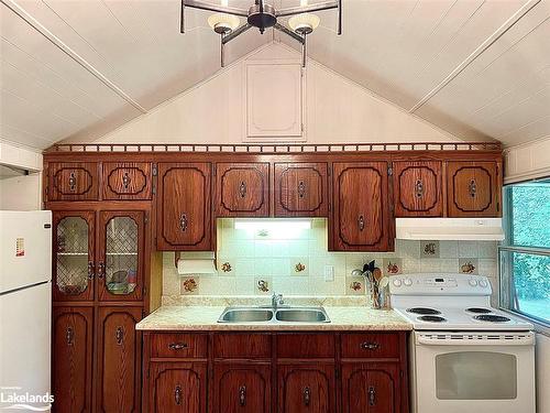 35 Roc Rd, Tiny, ON - Indoor Photo Showing Kitchen With Double Sink