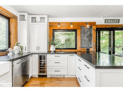 136 Hamlet Road, The Blue Mountains, ON - Indoor Photo Showing Kitchen