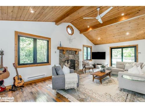 136 Hamlet Road, The Blue Mountains, ON - Indoor Photo Showing Living Room With Fireplace