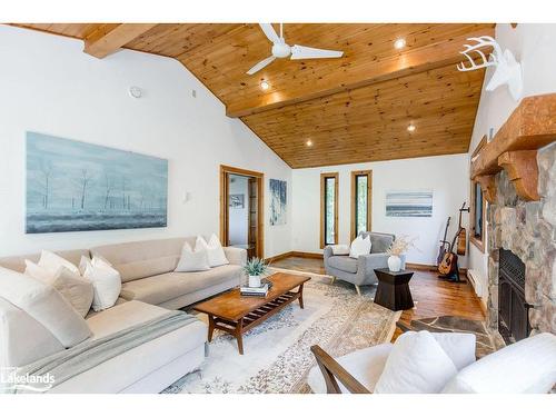 136 Hamlet Road, The Blue Mountains, ON - Indoor Photo Showing Living Room With Fireplace