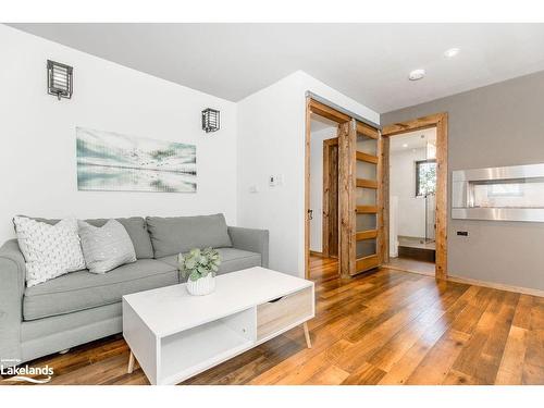 136 Hamlet Road, The Blue Mountains, ON - Indoor Photo Showing Living Room