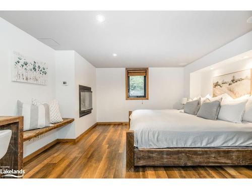 136 Hamlet Road, The Blue Mountains, ON - Indoor Photo Showing Bedroom