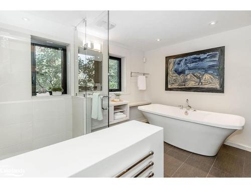 136 Hamlet Road, The Blue Mountains, ON - Indoor Photo Showing Bathroom