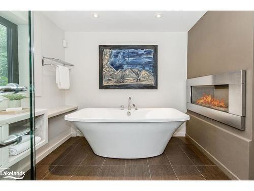 136 Hamlet Road, The Blue Mountains, ON - Indoor Photo Showing Bathroom