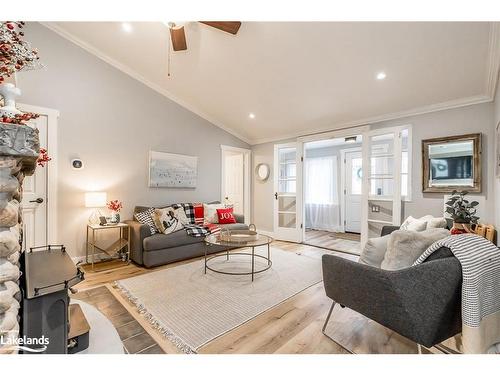 1071 Lawson Road, Tiny, ON - Indoor Photo Showing Living Room