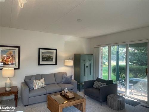 684 Johnston Park Avenue, Collingwood, ON - Indoor Photo Showing Living Room