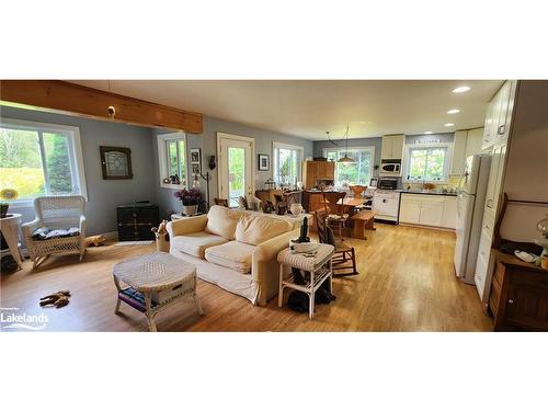 1175 Silver Lake Road, Gravenhurst, ON - Indoor Photo Showing Living Room