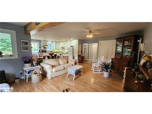 1175 Silver Lake Road, Gravenhurst, ON - Indoor Photo Showing Living Room